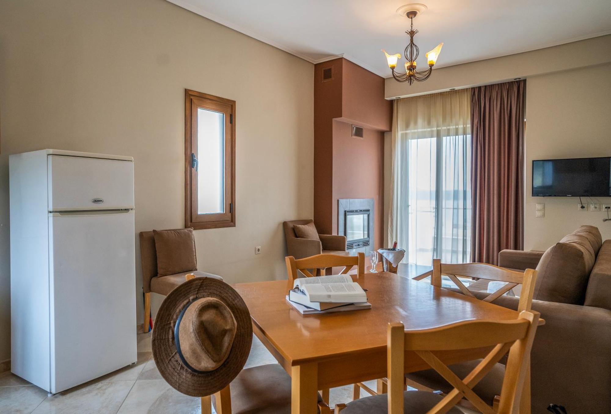 Evia Hotel & Suites Marmari  Екстериор снимка