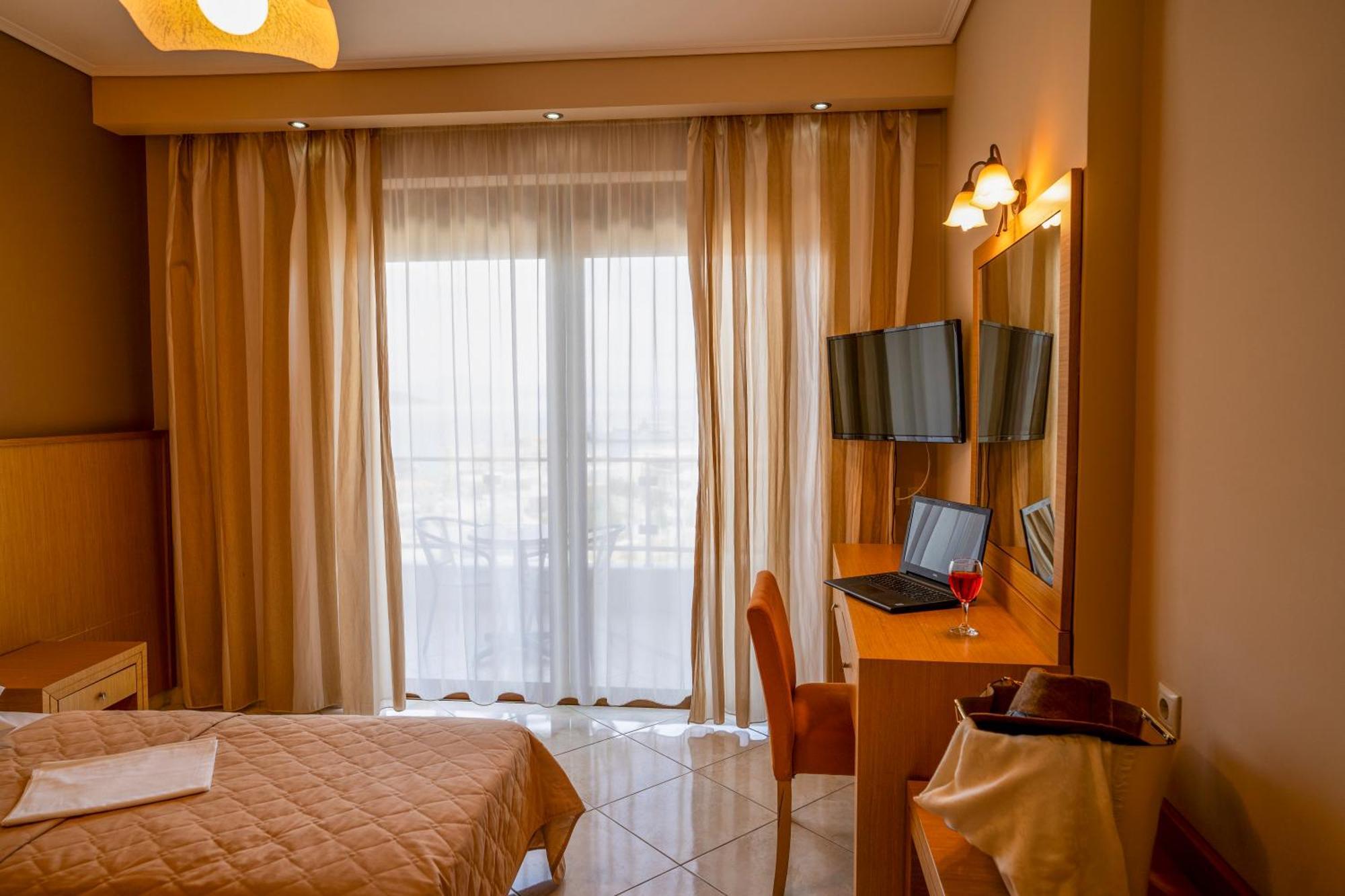 Evia Hotel & Suites Marmari  Екстериор снимка