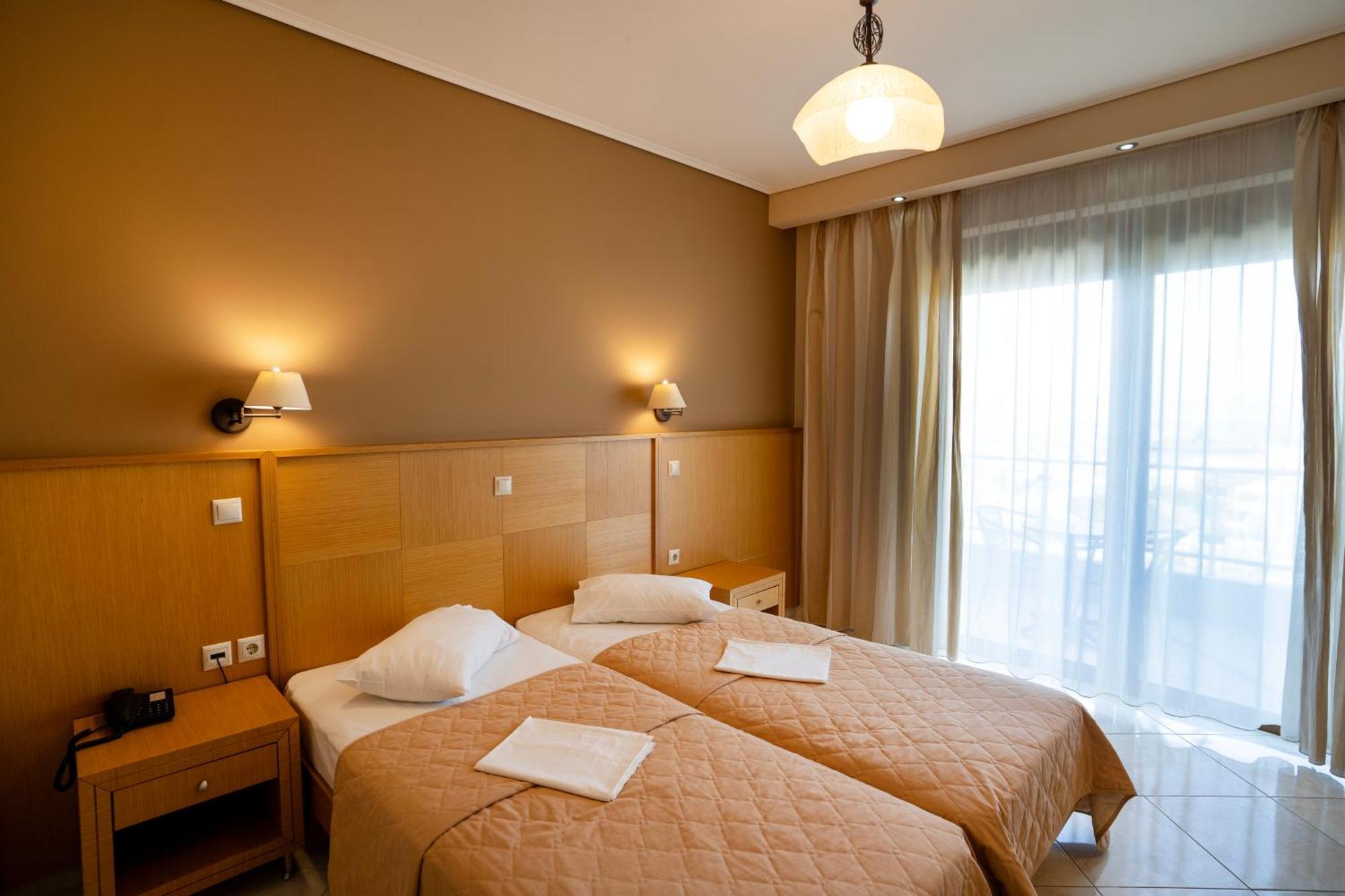 Evia Hotel & Suites Marmari  Екстериор снимка